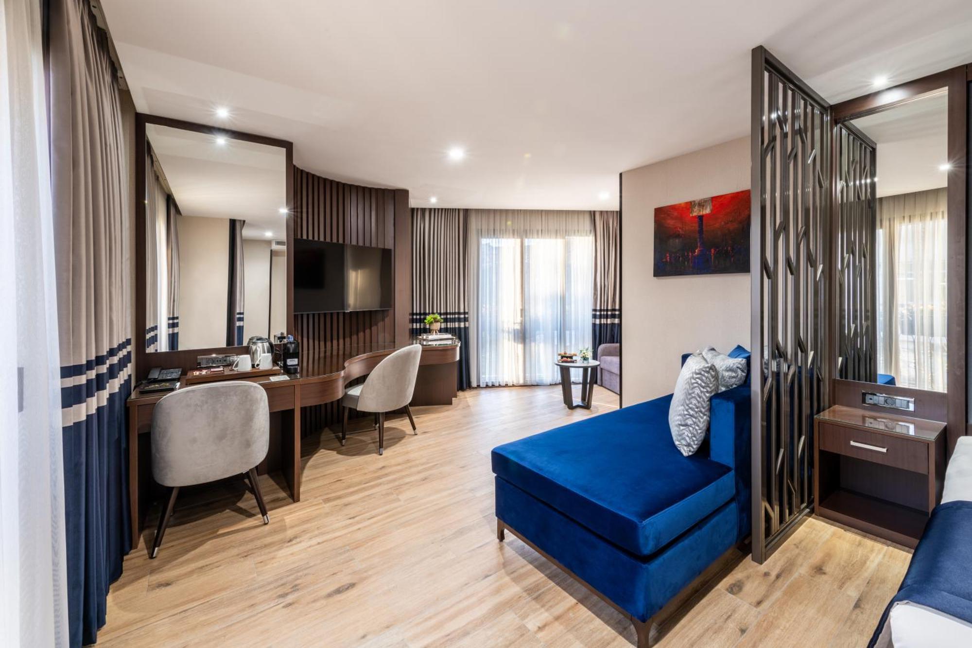 Aprilis Deluxe Hotel — Photos 1